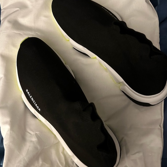 10 1/2 men shoe black and yellow brand new still in box balanciaga - Picture 2 of 4